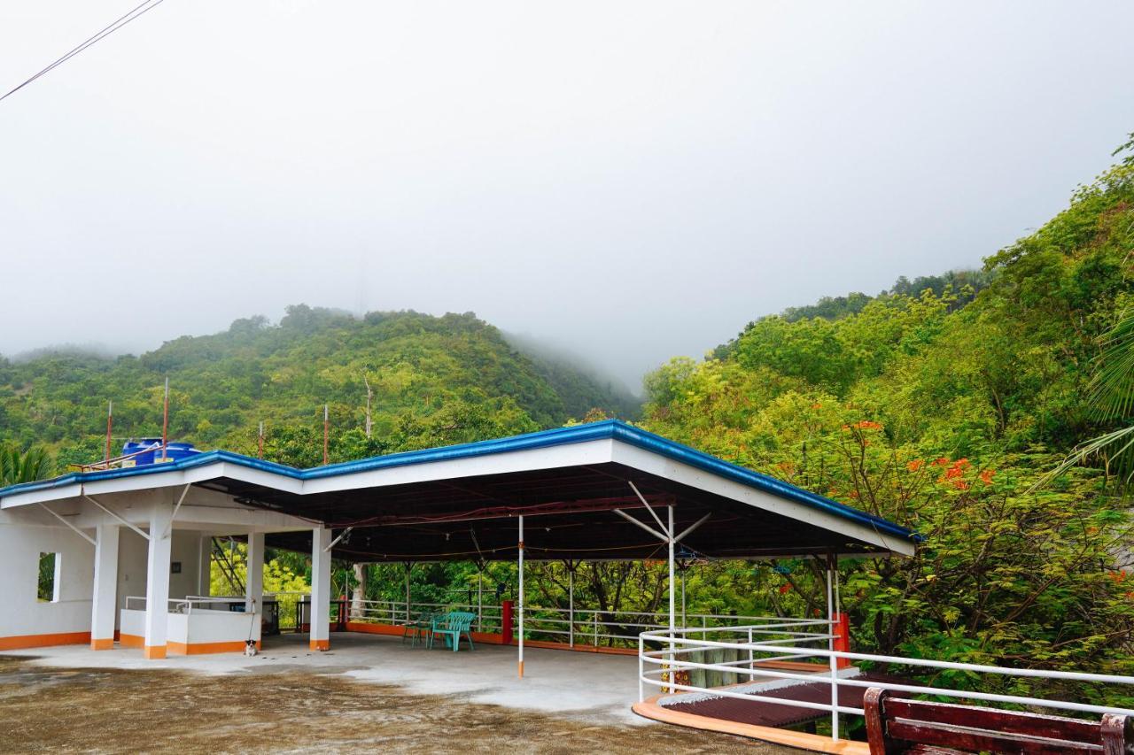 C Star Travellers Inn Oslob Exterior foto